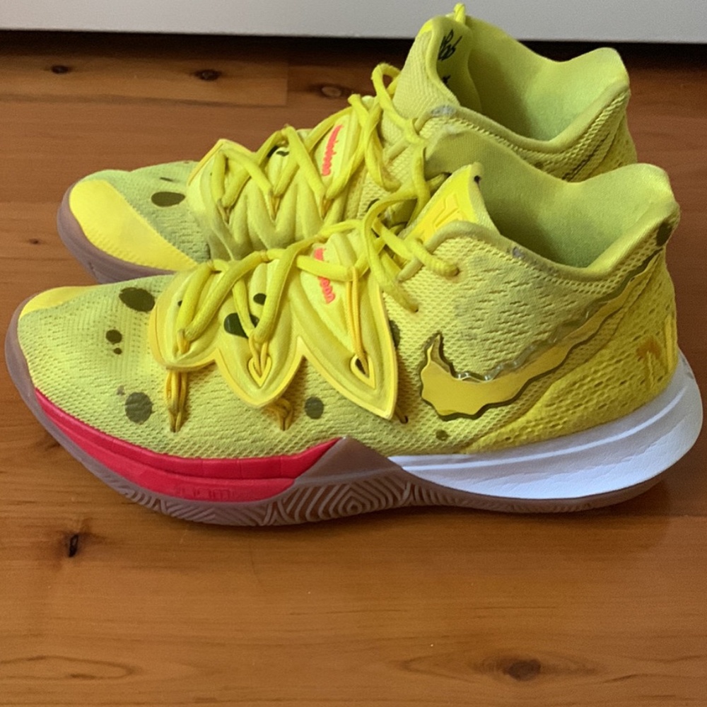 Kyrie 5 Sponge Bob basketball shoe size 7